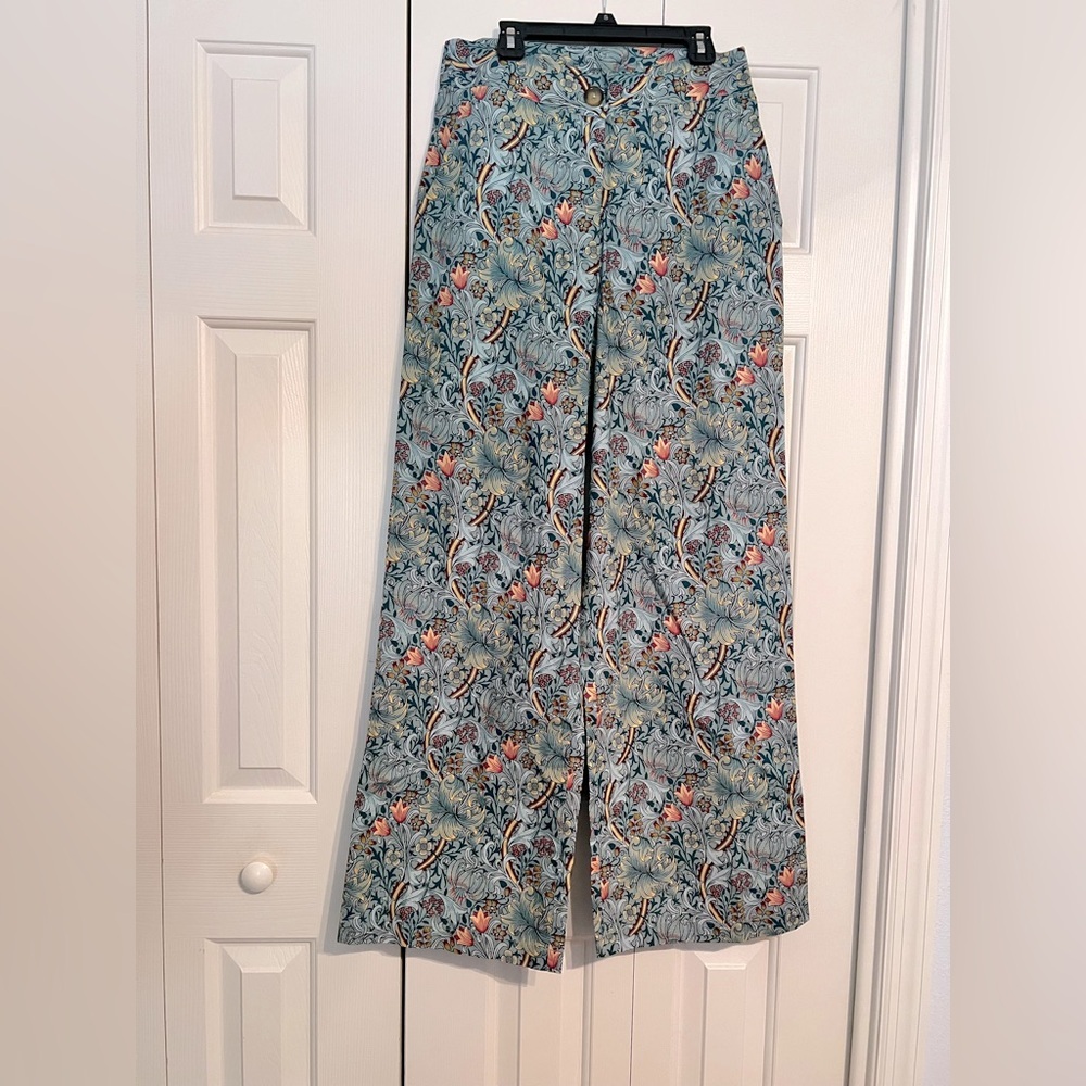 NWT Sonmer Wide leg floral pants Size Medium